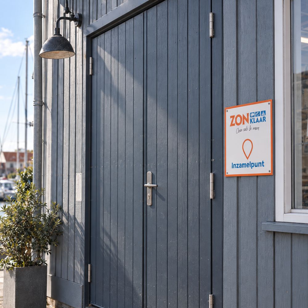 Door of a marine business at the harbour with a ZONklaar collection point sign